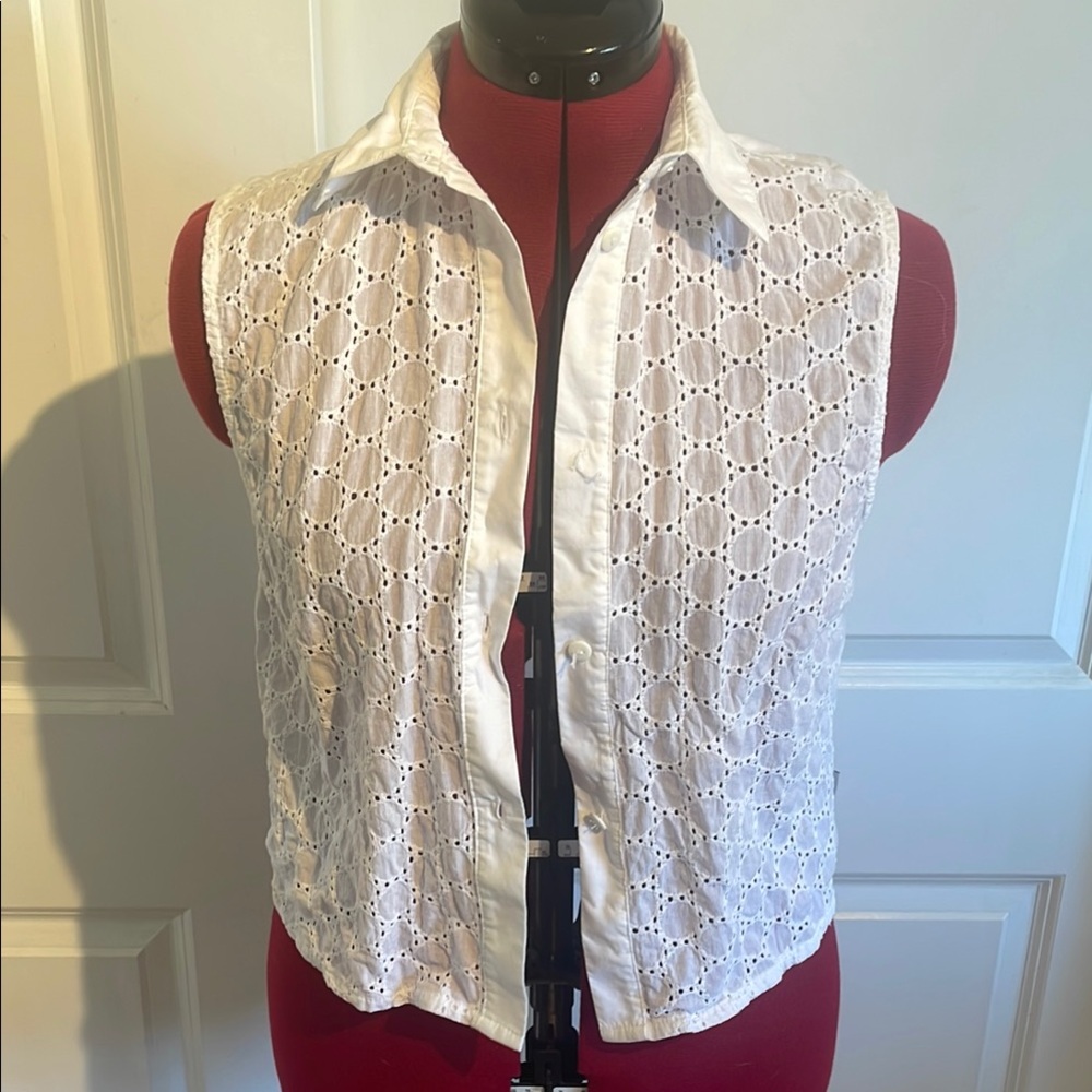 Linen sleeveless collared shirt